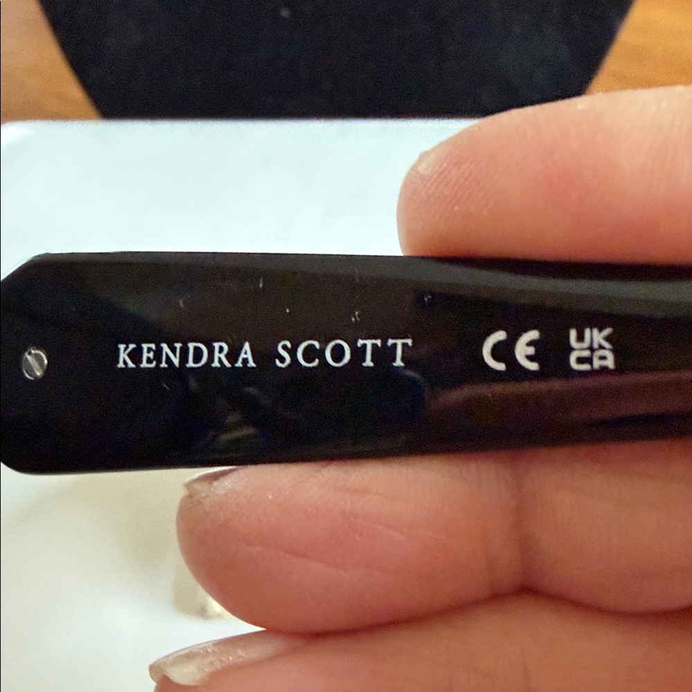 🕶️KendraScottNewStyleSunglassesRectangularModernFaceted FrontGemstonesOnSidesNWT - Picture 7 of 10
